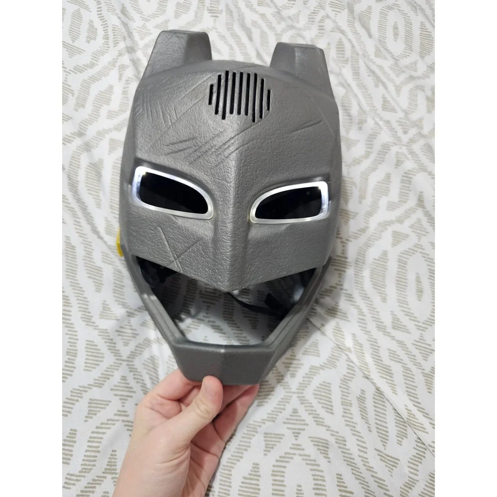 DC Batman v Superman Armored Batman Voice Changer Mask Light Up Eyes Grey